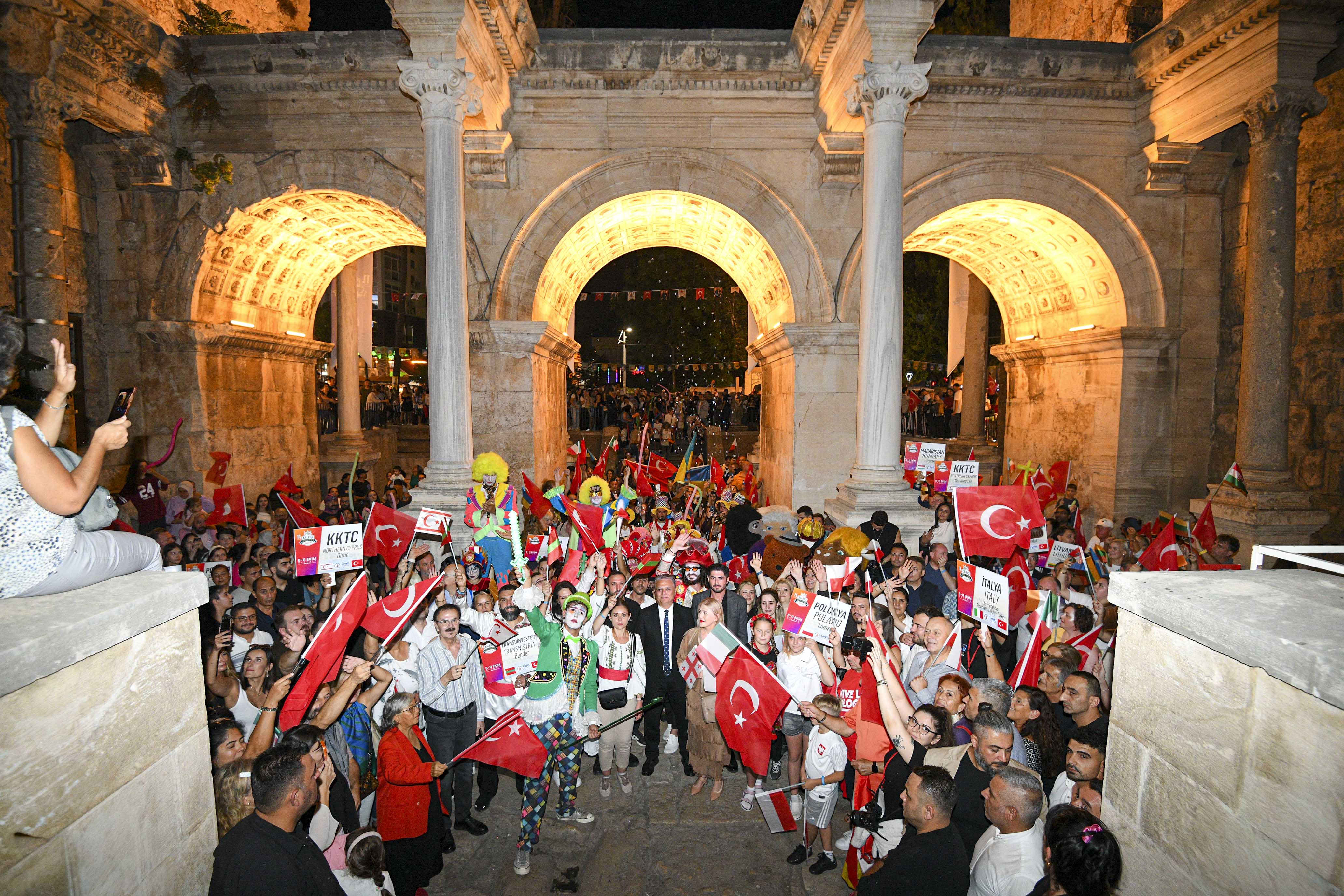 Spectacular Parade Brings Carnival Atmosphere to Kaleiçi